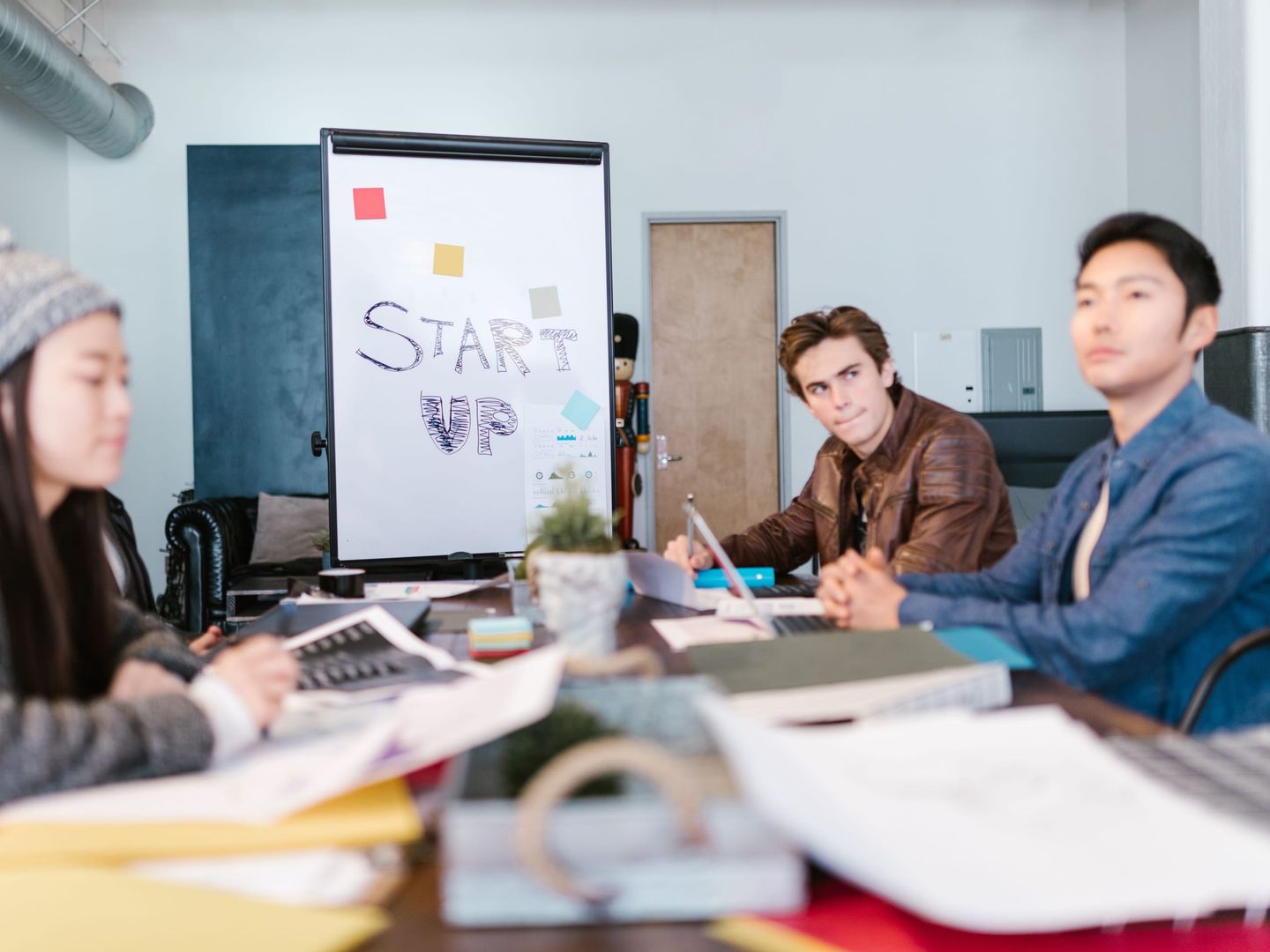 Founders pitching to an investor